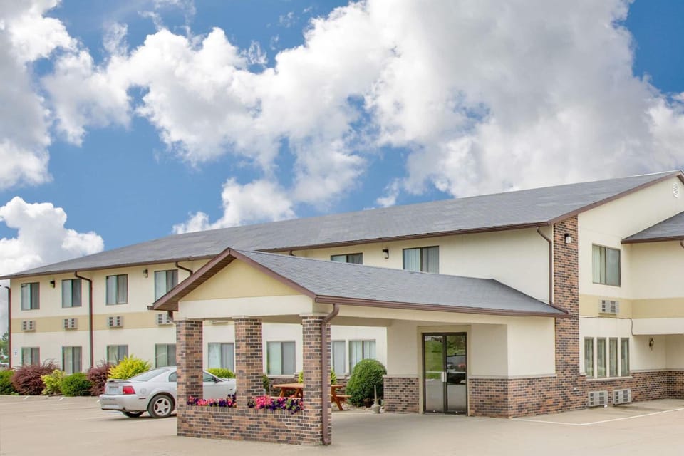 Lamoni inn & suites Hotel in Iowa
