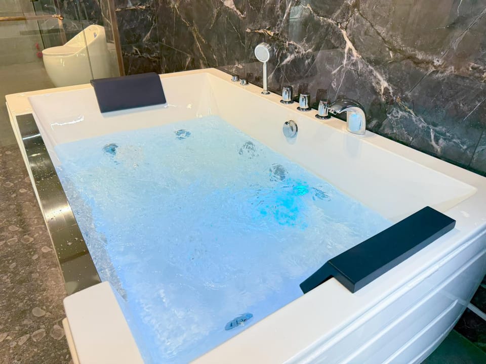 Bien Sao Hotel Duong Quang Ham Hotel in Ho Chi Minh City