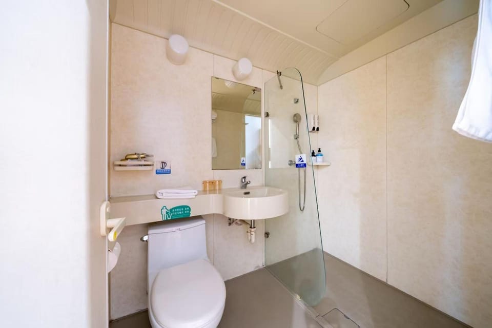 Lechao Select Hotel Tianshan Road Weining Road Subway Station Branch Hotel in Shanghai