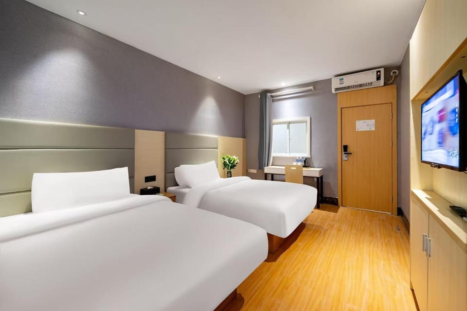 Lechao Select Hotel Tianshan Road Weining Road Subway Station Branch Hotel in Shanghai