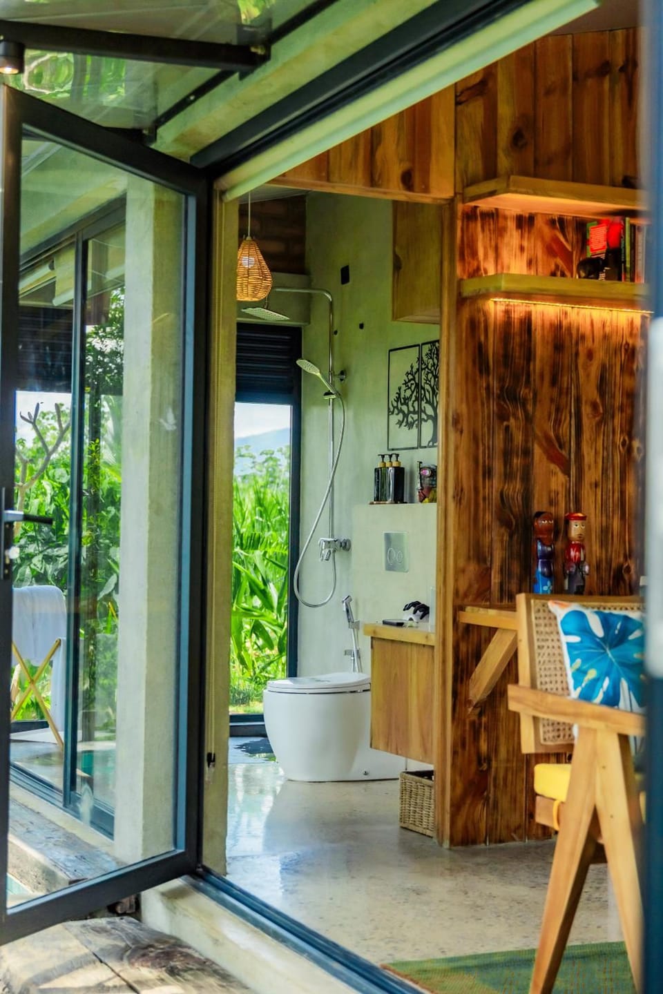 Heliconia Ledge  Lodge in Central Province
