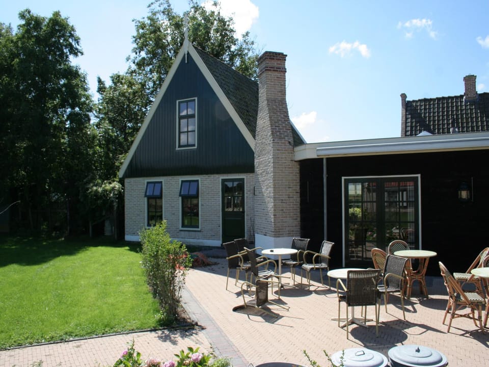 Pet-Friendly Coastal Villa Resort in Hippolytushoef