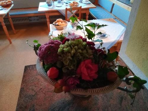 Pension Waldklause, Doppelzimmer mit Balkon, Dusche, WC Hotel in Berchtesgaden