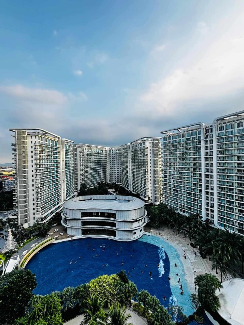 Manila Urban Resort at Azure Suite Apartment hotel in Paranaque
