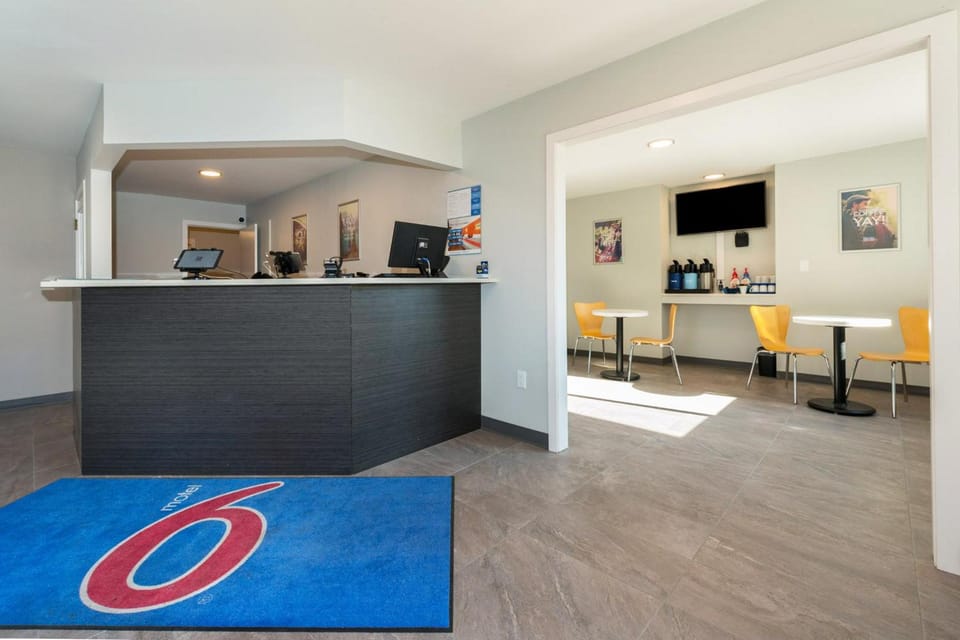 Motel 6 Saanichton, BC - Victoria Airport Hotel in Southern Gulf Islands