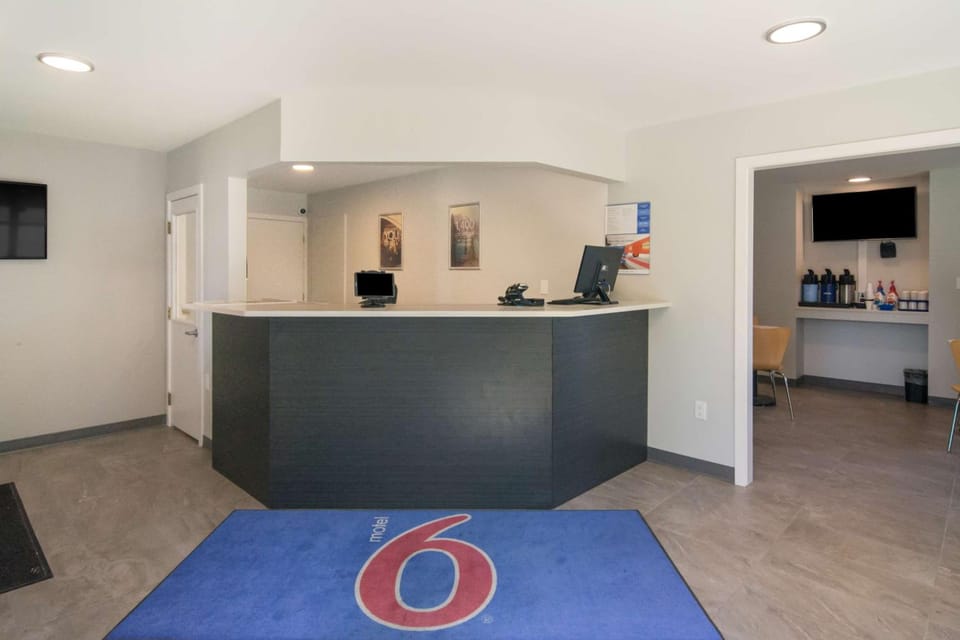 Motel 6 Saanichton, BC - Victoria Airport Hotel in Southern Gulf Islands