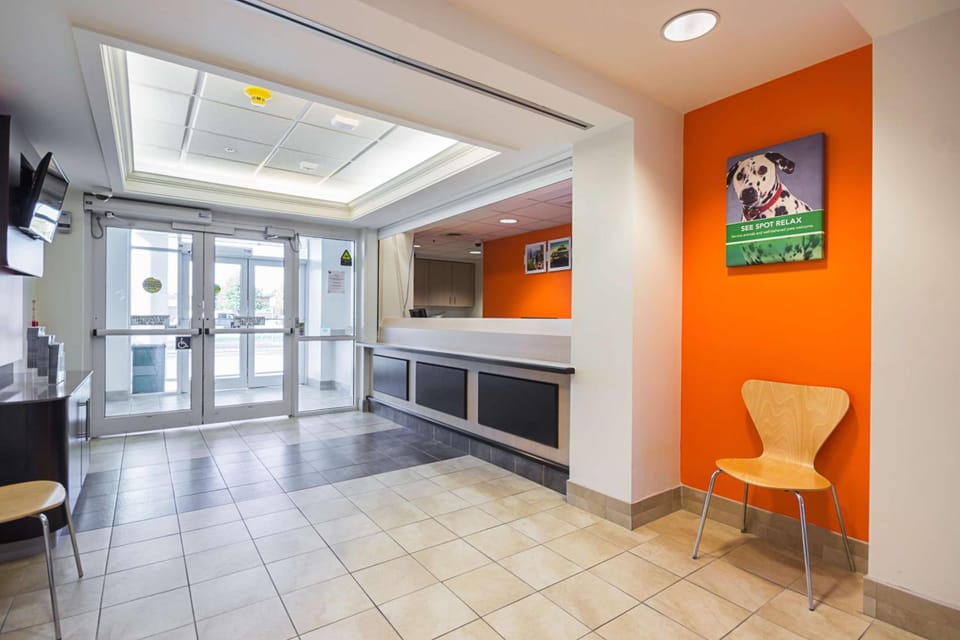 Motel 6 Whitby, ON - Toronto East Hotel in Oshawa
