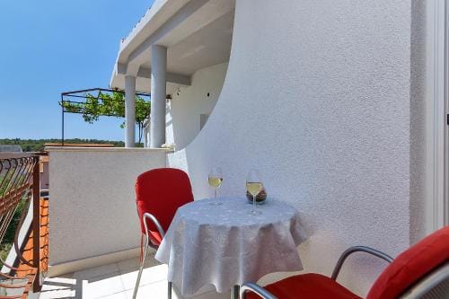 Apartment Neven Hotel in Makarska
