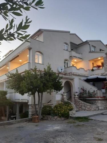 Petra Rooms and Apartments Hotel in Lika-Senj County