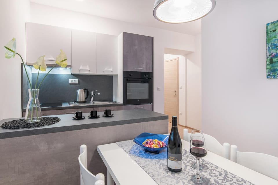 Beachfront Apartments Zanic Hotel in Podstrana