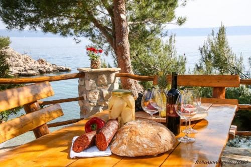 Robinson beach house Jogo Hotel in Bol