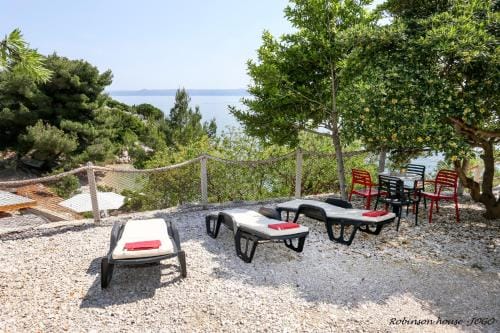 Robinson beach house Jogo Hotel in Bol