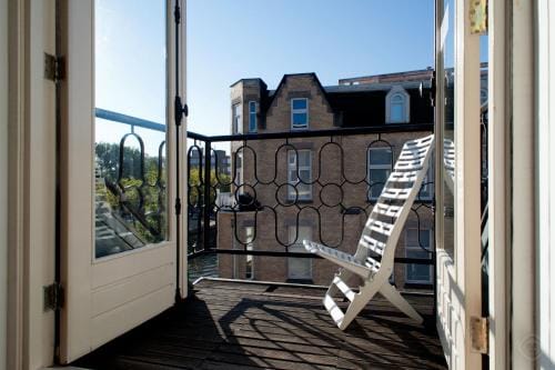 Canal Holiday Apartment Hotel in Amsterdam