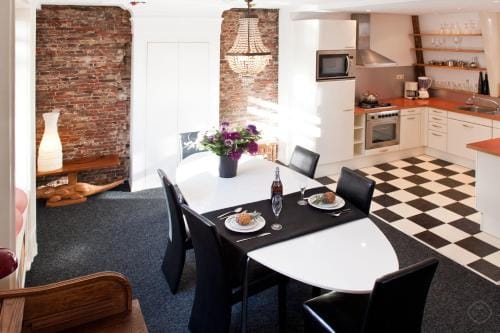 Canal Holiday Apartment Hotel in Amsterdam