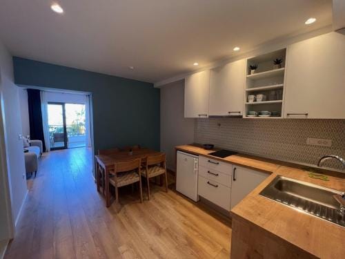 Beachfront Comfort Apartments SINAJKO Hotel in Split-Dalmatia County