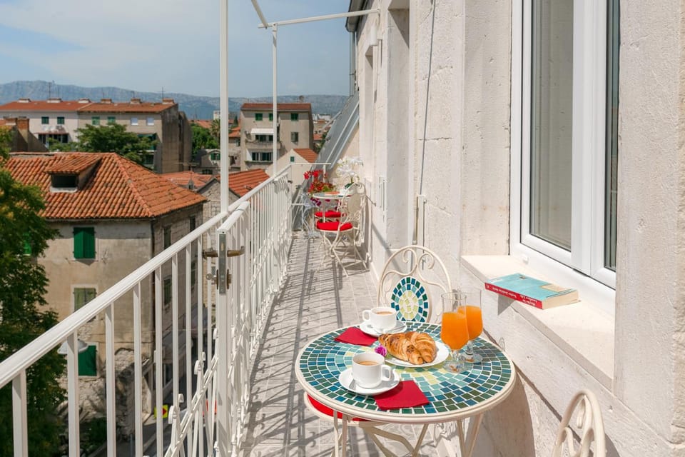 Flos Luxury Rooms Hotel in Split