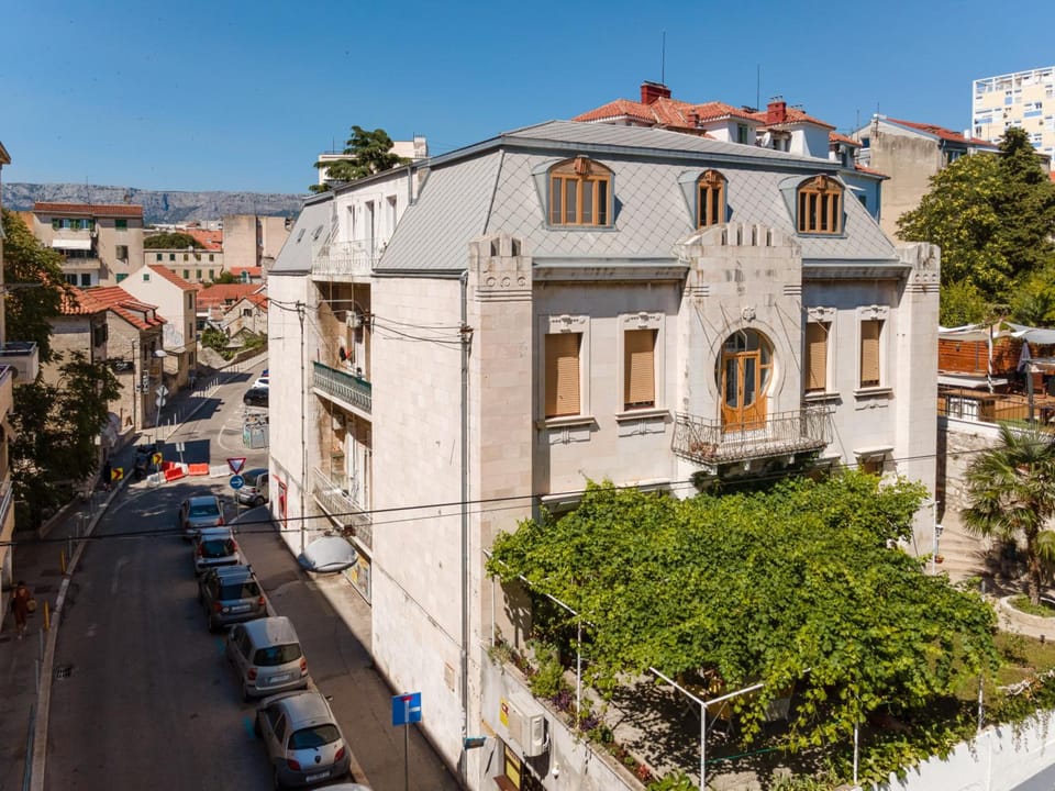 Flos Luxury Rooms Hotel in Split