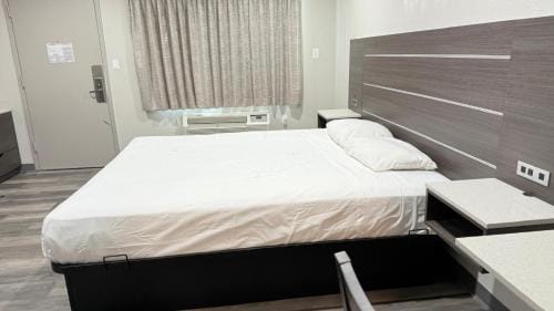 Broadway Inn and Suites Hotel in National City