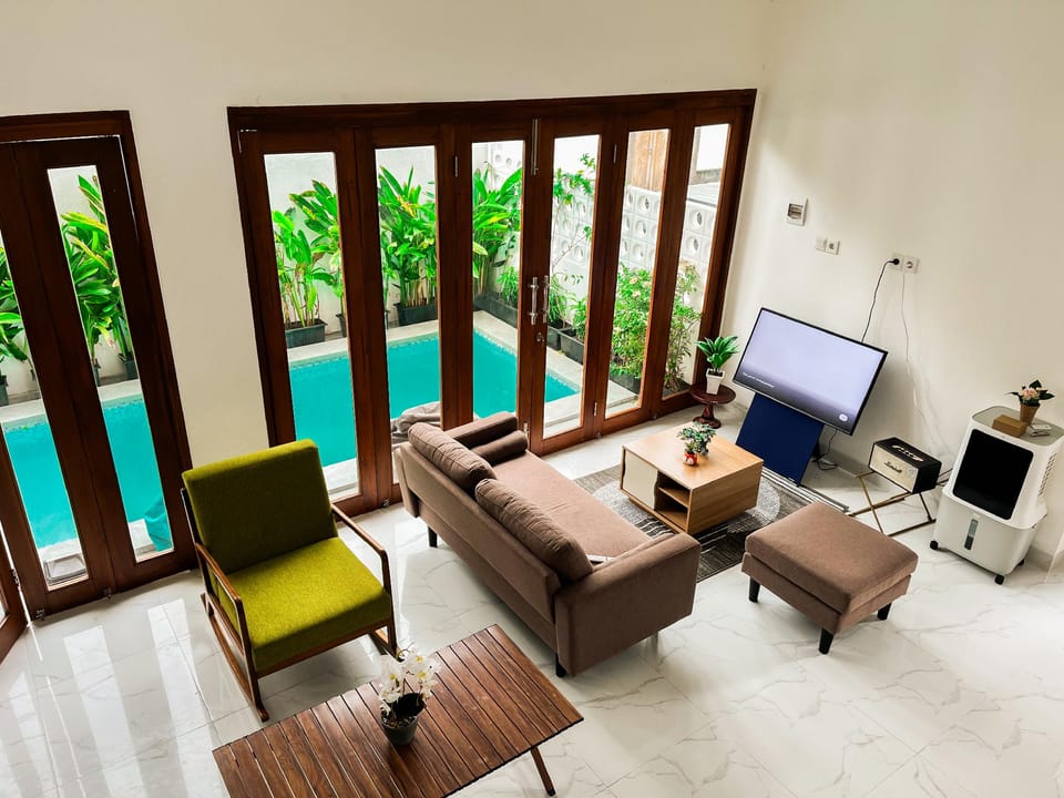 KAUH House Canggu Resort in North Kuta
