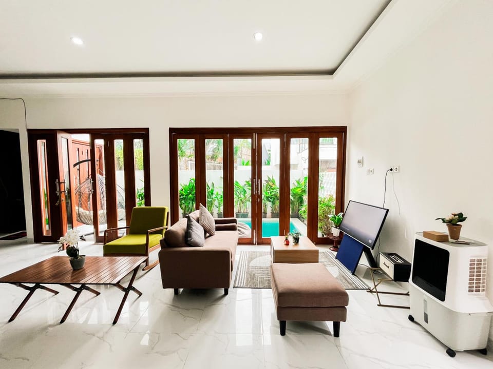 KAUH House Canggu Resort in North Kuta