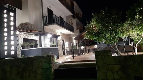 Mediteran Hvar - Modern Rooms and Restaurant, B&B Hotel in Vrboska