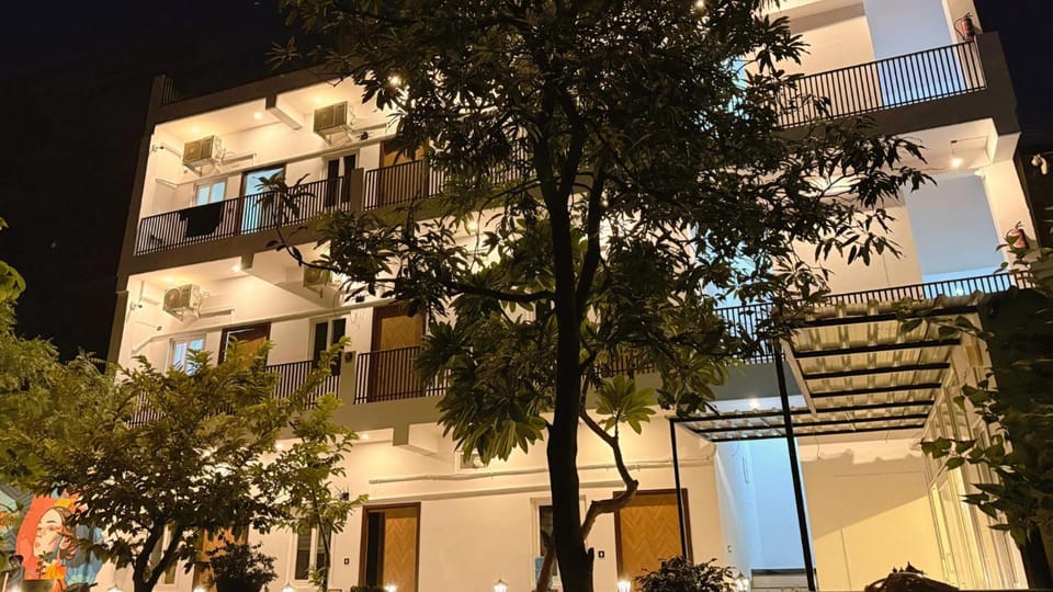 Flying Dutchman Hostel Hotel in Varanasi