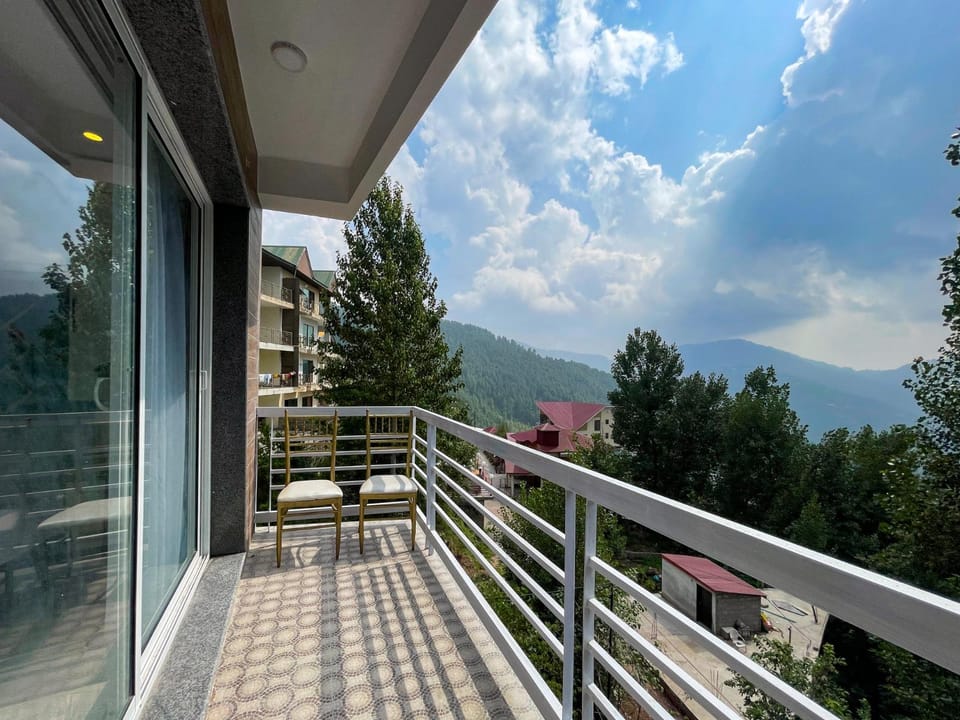 Kamboh La Cloud Hotel and Apartments Hotel in Punjab