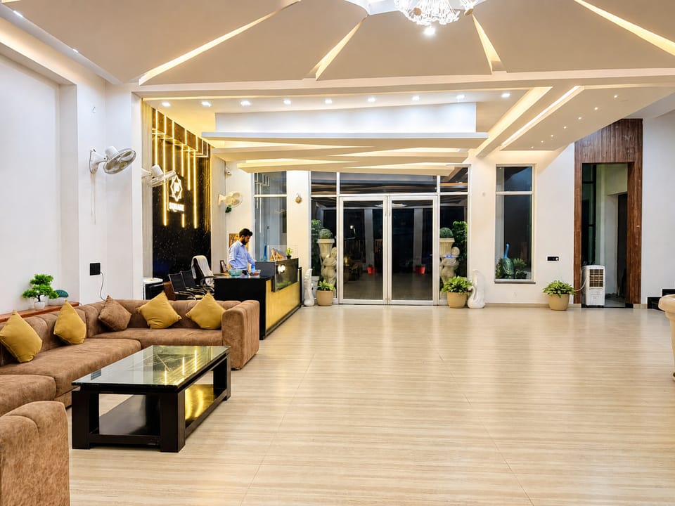 JB Square Resort Near Maharshi Valmiki International Airport Ayodhya Hotel in Nepal