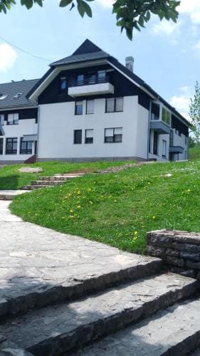Rooms IVKA Hotel in Jezerce