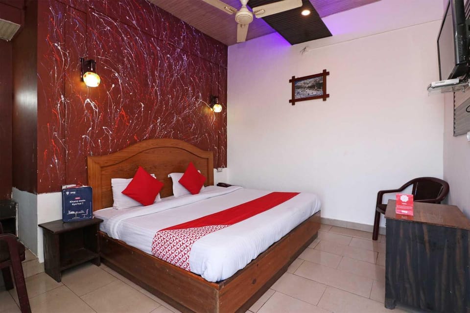 Townhouse Oak Vrindavan Road Near Vaishno Devi Dham Hotel in Uttar Pradesh