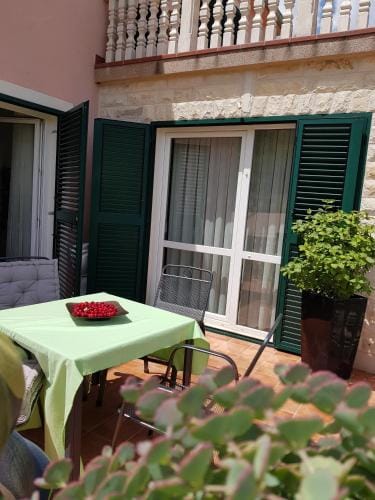 Rooms Leda Motel in Šibenik-Knin County, Croatia