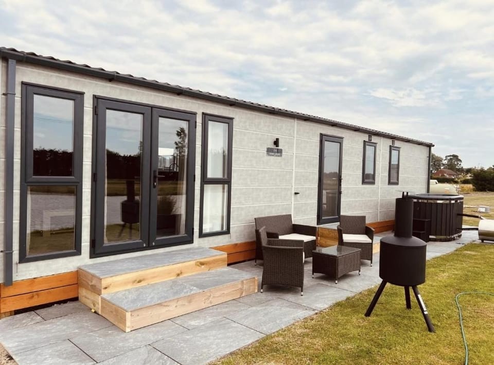 Erins Lakes & lodges Lodge in England