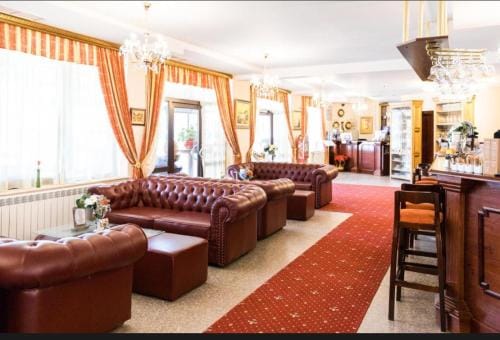 Beautiful two bedroom 4th floor apartment in Elegant Luxe Hotel with pool, sauna, gym and steam room Hotel in Bansko