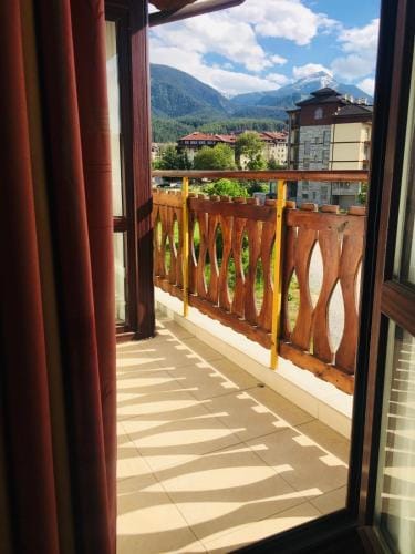 Beautiful two bedroom 4th floor apartment in Elegant Luxe Hotel with pool, sauna, gym and steam room Hotel in Bansko