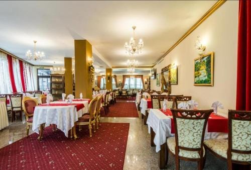 Beautiful two bedroom 4th floor apartment in Elegant Luxe Hotel with pool, sauna, gym and steam room Hotel in Bansko