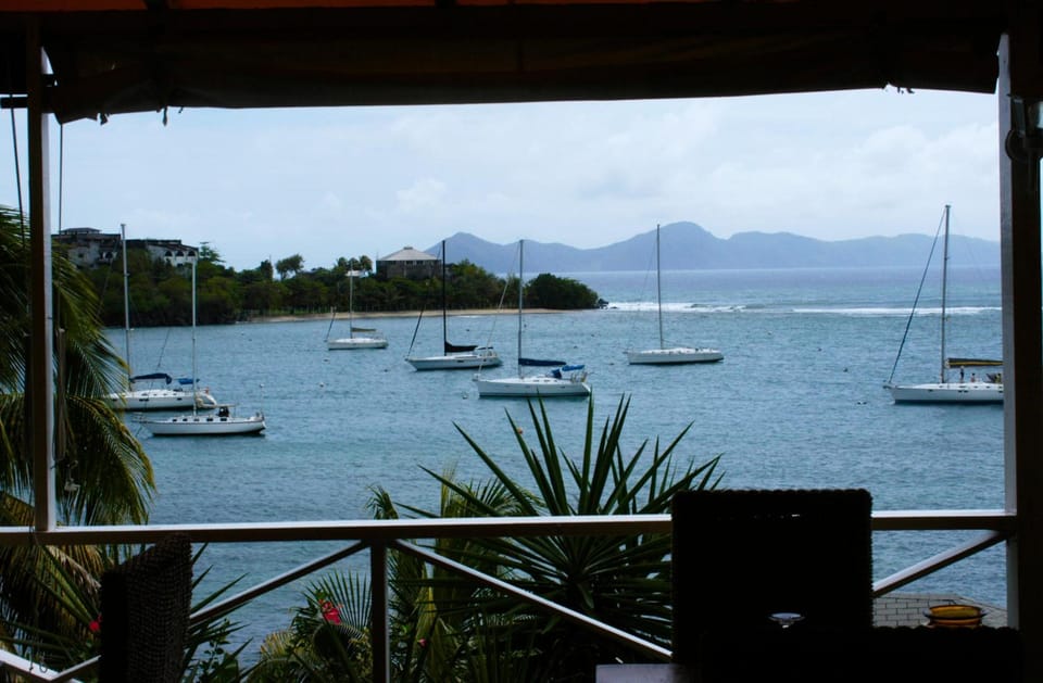 Barefoot Suites Inn in Caribbean
