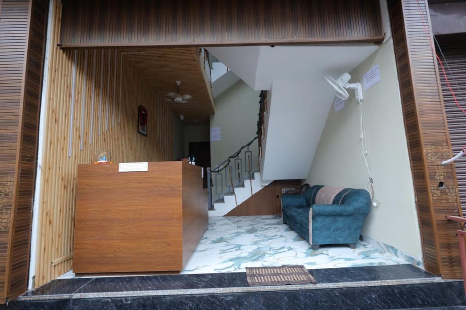 Hotel Shri Balaji Dham, Family Room Near Mathura Railway Station Hotel in Uttar Pradesh