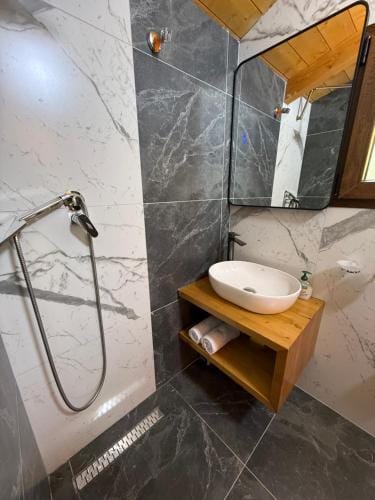 Bujtina Lindi Hotel in Montenegro