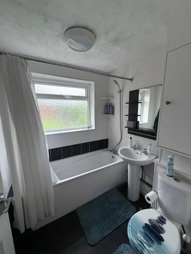 Cosy Room Near Train & Hospital Hotel in Burton upon Trent