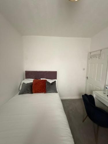 Cosy Room Near Train & Hospital Hotel in Burton upon Trent