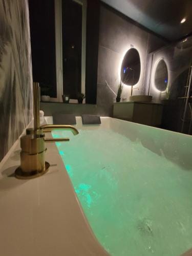Evasion Sauvage Love Room Hotel in Provence-Alpes-Côte d'Azur