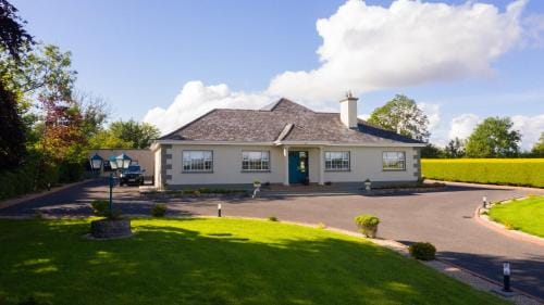 Room 1 - Anglers Rest Carrick Hotel in Leitrim, Co. Leitrim, Ireland