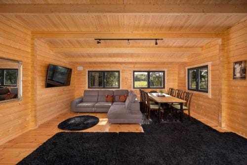 Rushbrook Log Cabin with sauna Lodge in Westmeath, Co. Westmeath, Ireland