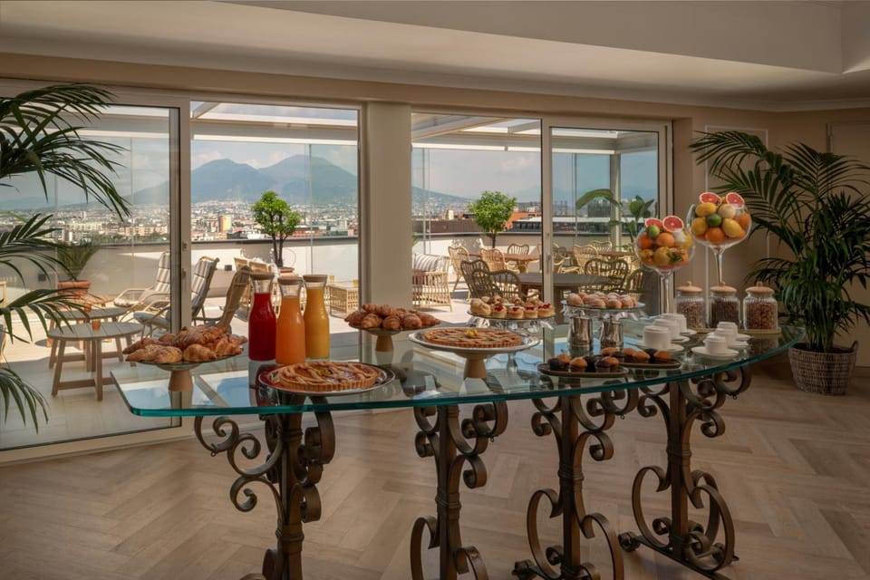 Starhotels Terminus Hotel in Naples