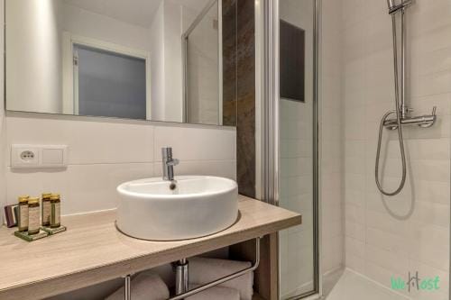 Louis Vicat 1 - CI - Appartement for 4 - Parc Expo P de Versailles Hotel in Vanves