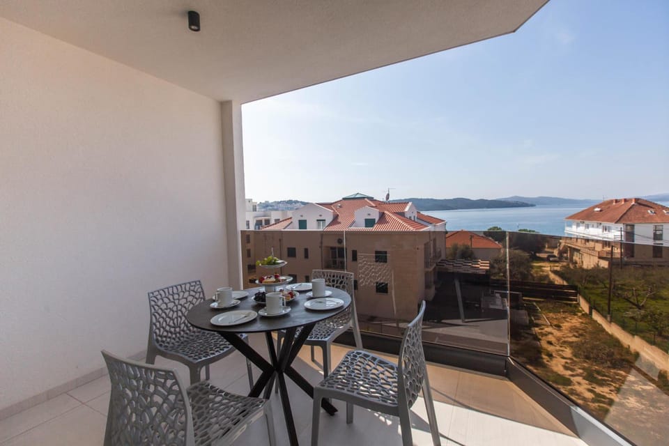 Villa 21 B Hotel in Okrug Gornji