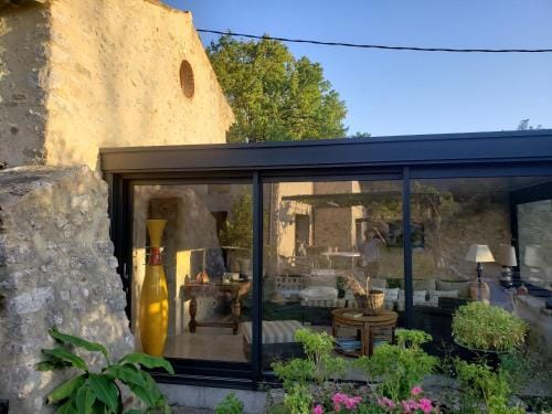 Charmante maisonnette en ARDECHE Hotel in Provence-Alpes-Côte d'Azur