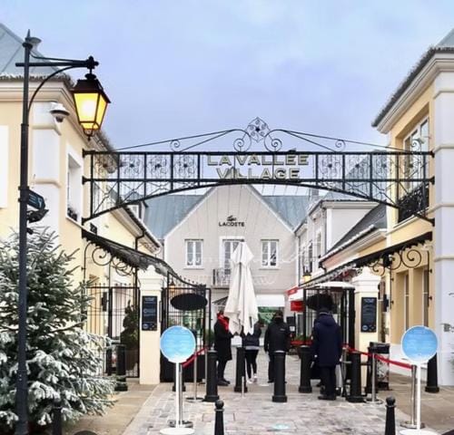 B&B en face du golf et de DISNEY Hotel in Magny-le-Hongre