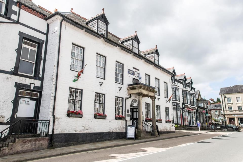 Community Owned Gwesty Owain Glyndwr Hotel Hotel in Wales