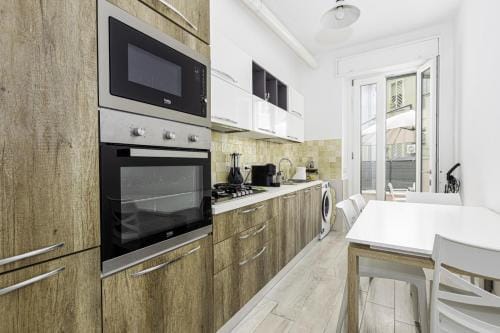 Enjoy Apartment - Guest House Hotel in Rome